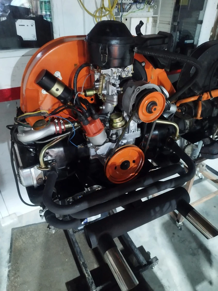 Moteur assorti à la Coccinelle orange